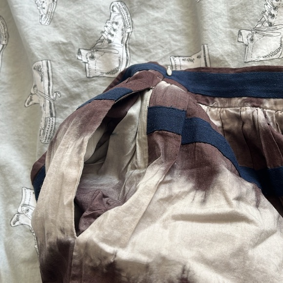 Skirt from Anthropologie. Barely worn. Side zip, pockets, lined. Soft material. - Picture 4 of 6